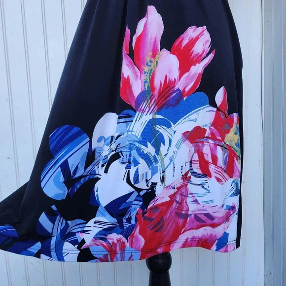T Tahari Womens Sheath Knee Length Dress Blue Red Black Floral Stretch Zip Sz S - Picture 5 of 11